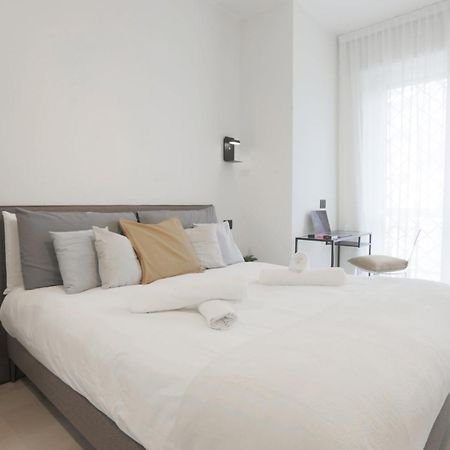 New Modern Flat 10 Minutes Walk From Central Station Milão Exterior foto