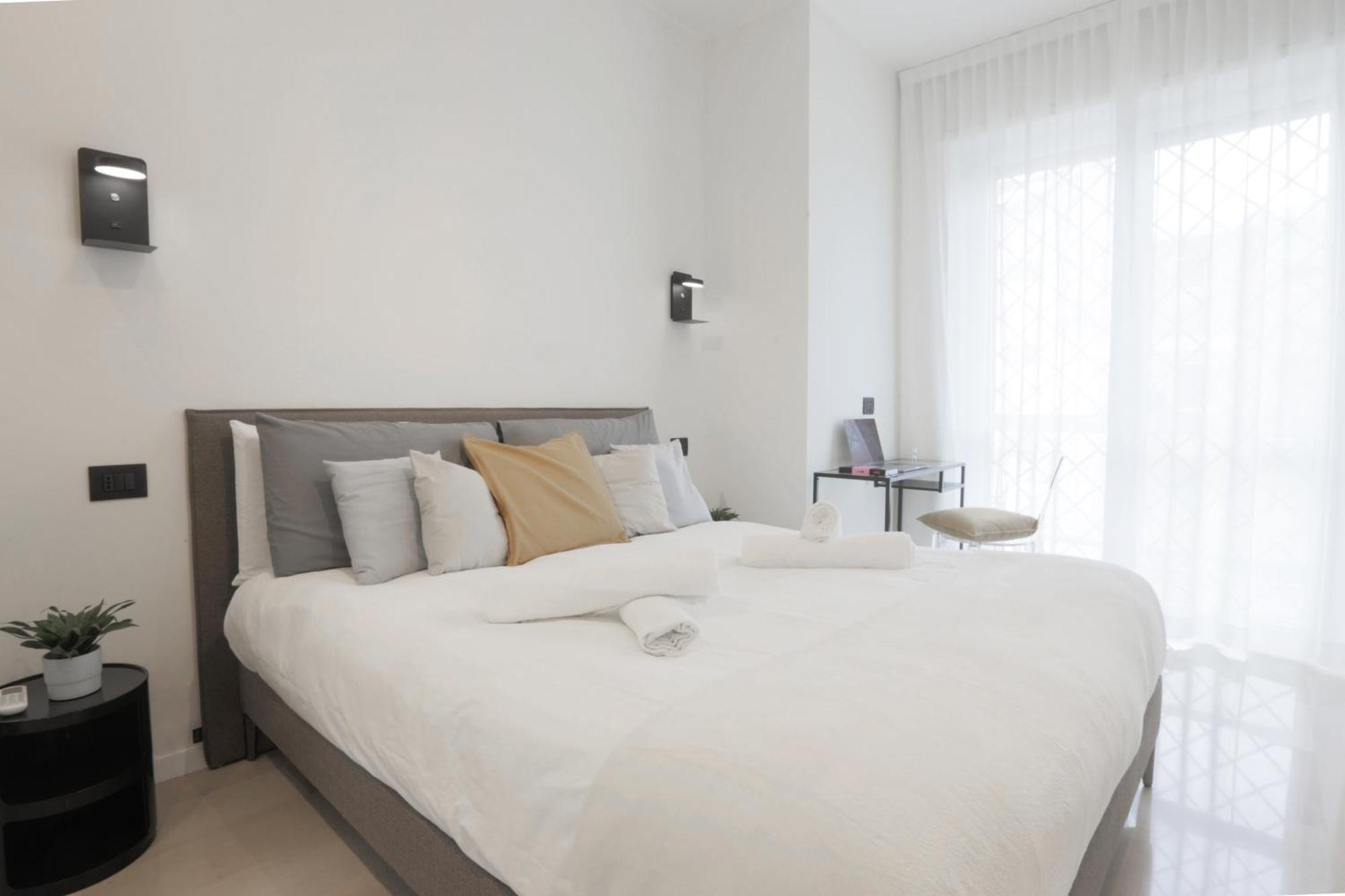 New Modern Flat 10 Minutes Walk From Central Station Milão Exterior foto